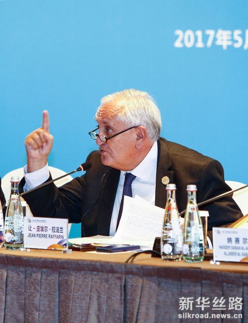 5月14日,“一带一路”国际合作高峰论坛高级别会议在北京国家会议中心举行“政策沟通”平行主题会议。这是法国总统代表、参议院外事委员会主席、前总理拉法兰在发言。