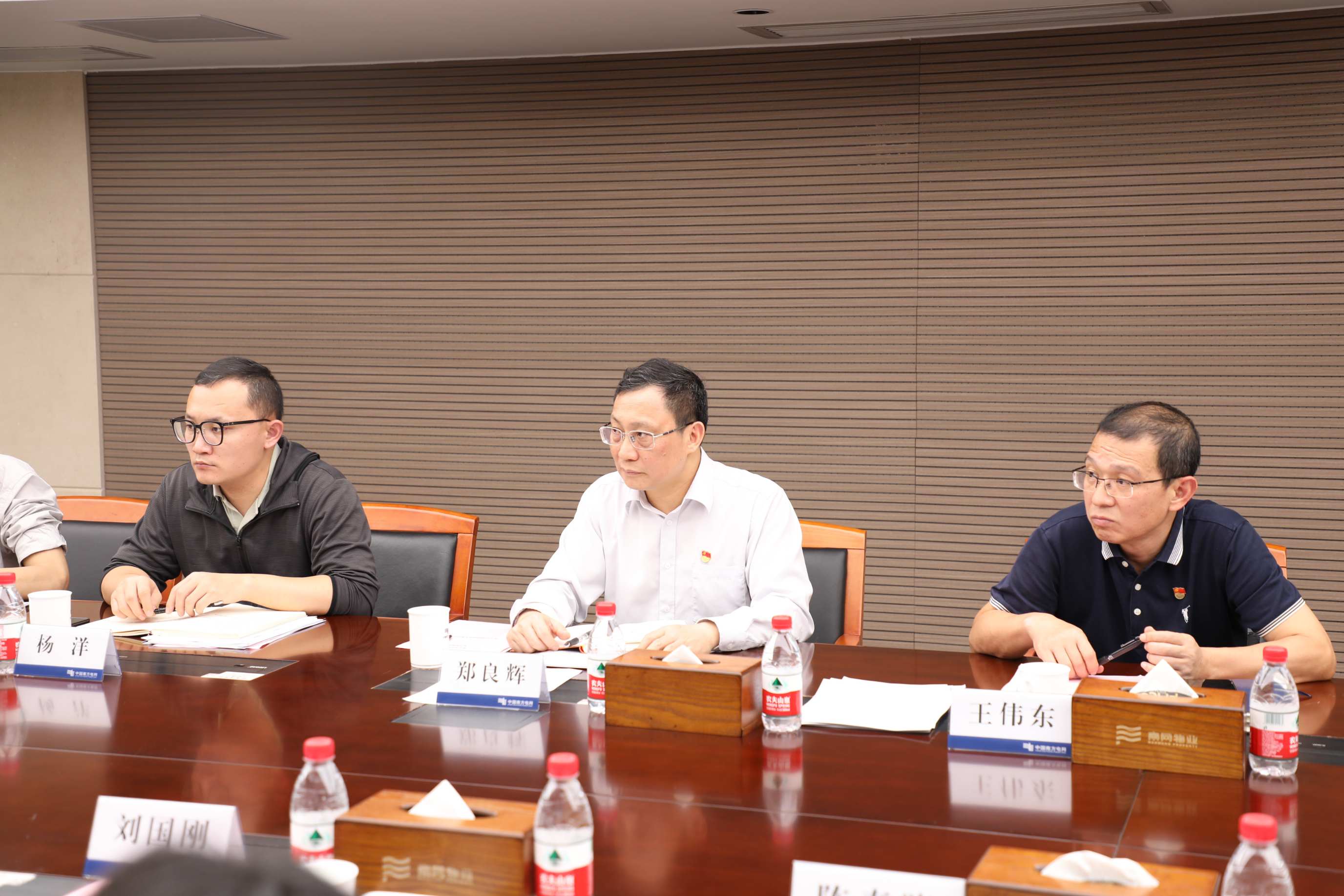 5月23日,省能源局党组书记、副局长郑良辉同志(右二)赴南方电网储能公司开展调研 (1).png