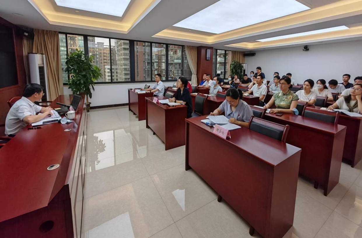 2023年6月5日下午,省能源局党组成员、副局长刘文胜同志(左一)为所在党支部和分管处讲授主题教育专题党课 (1).png